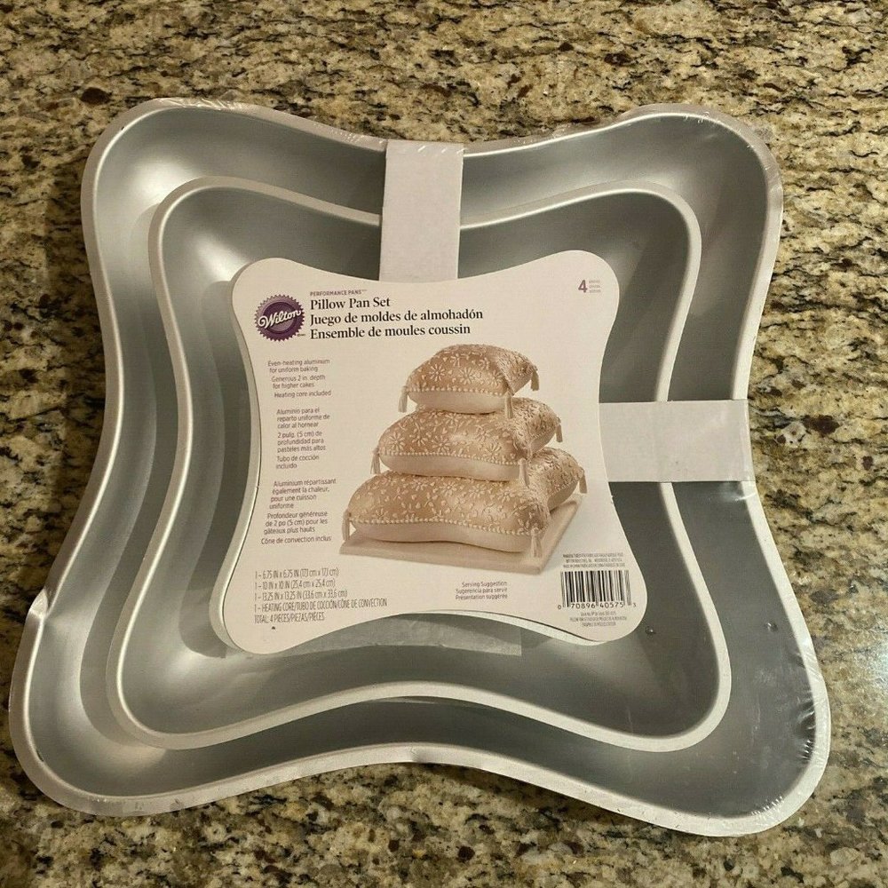 Wilton Performance Pans Pillow Cake 4 Piece Aluminum Pans
